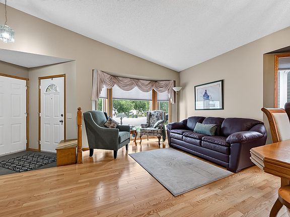 5th image of 413 Davenport Pl