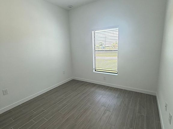 3rd image of 1504 Gary Ln