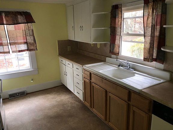 4th image of 1401 Hodges St