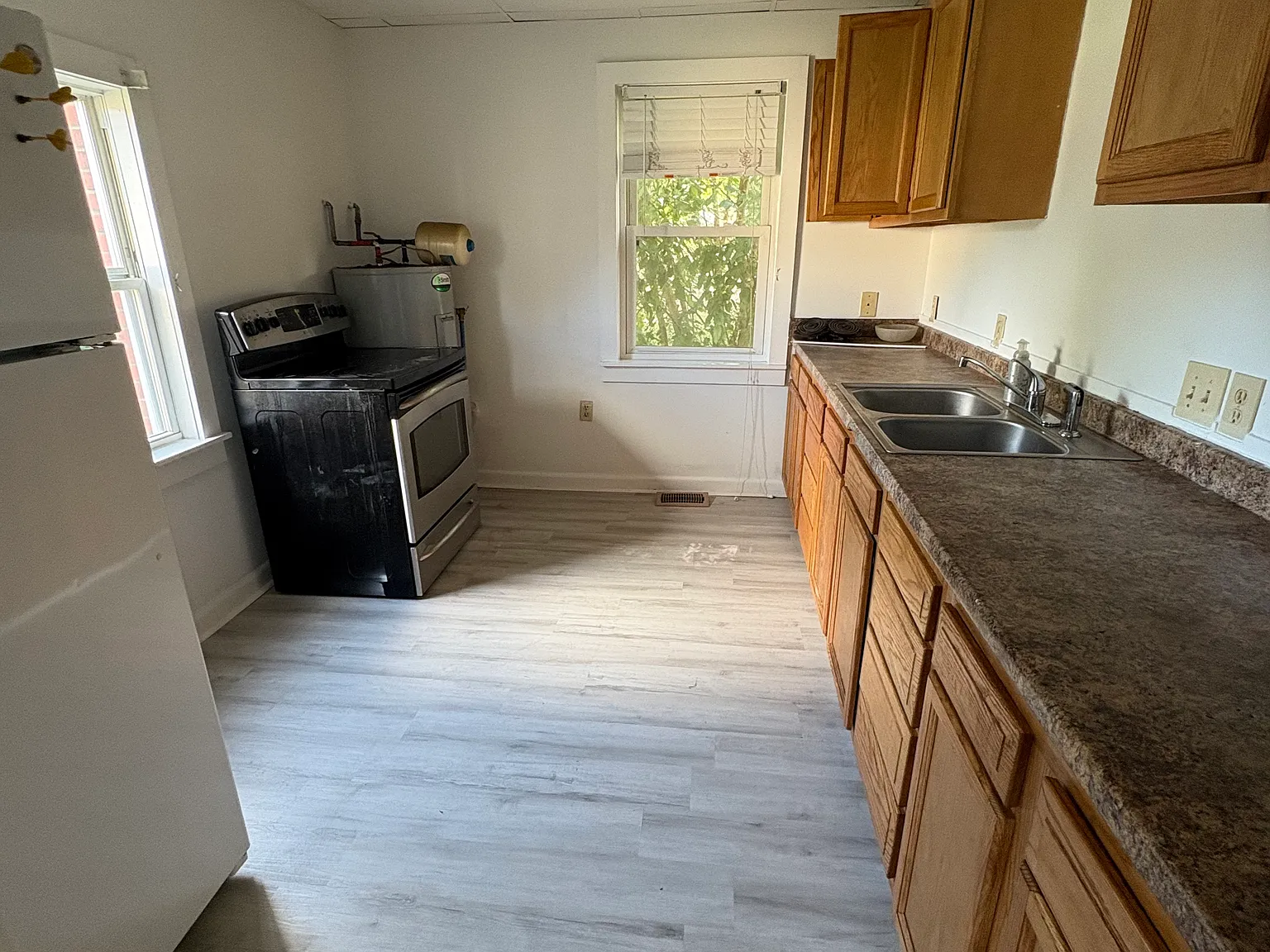 1016 Queen St — Photo 2
