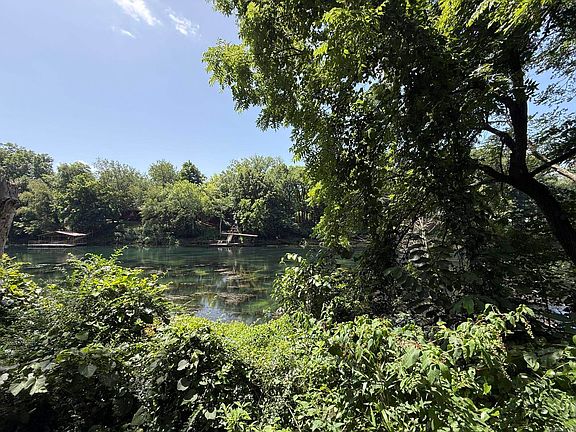 5th image of 37 River Ln