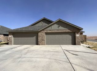 1403 15th St #B, Shallowater, TX 79363