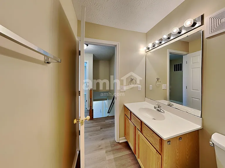 725 Kent Cir — Photo 15