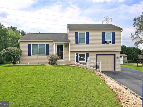 81 E Brookfield Dr, Lebanon, PA 17046