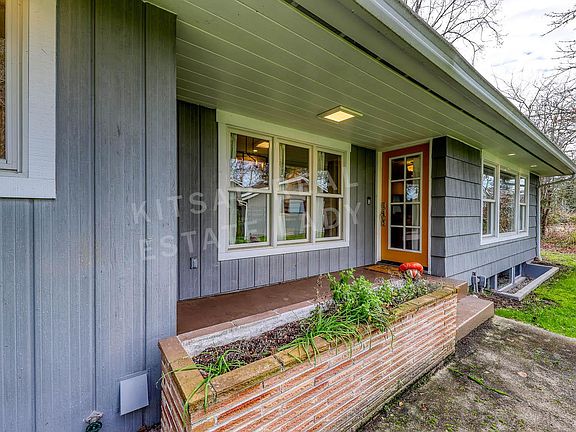 3rd image of 15343 Sunset Ave NE
