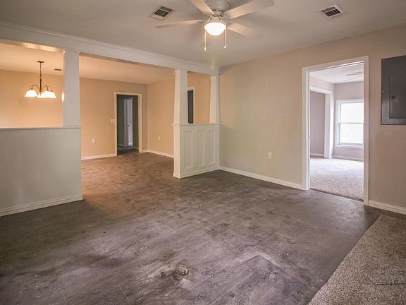 3rd image of 900 N Detroit Ave