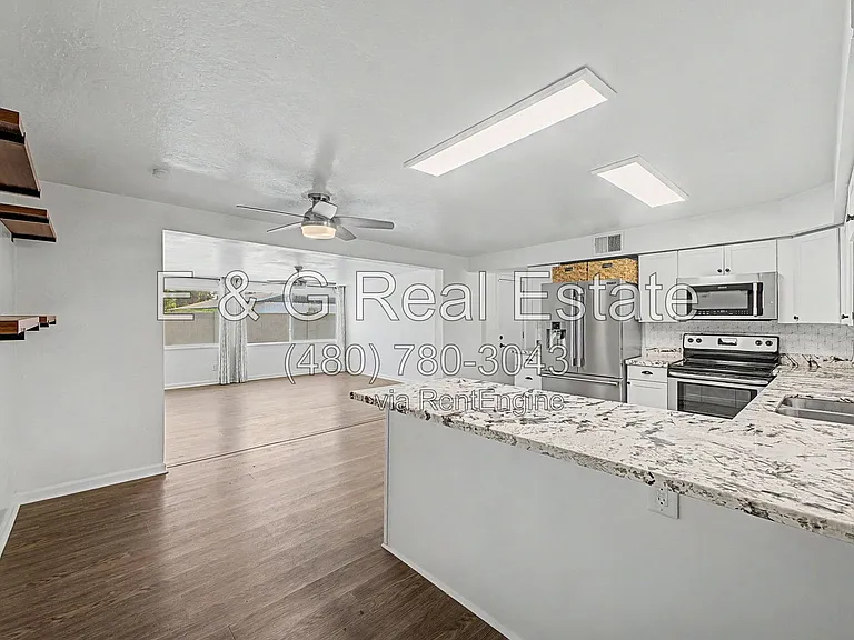 1711 W Montecito Ave — Photo 7