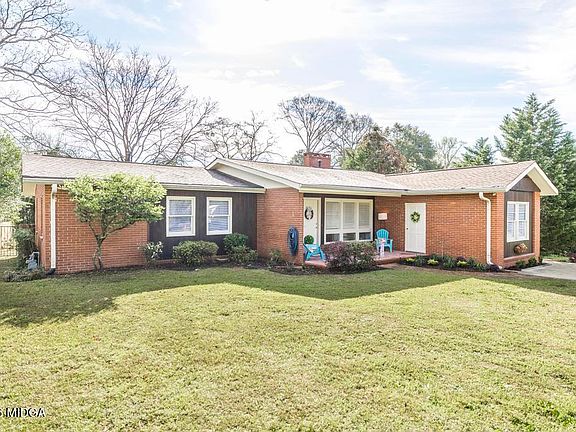 3rd image of 433 Pinecrest Rd