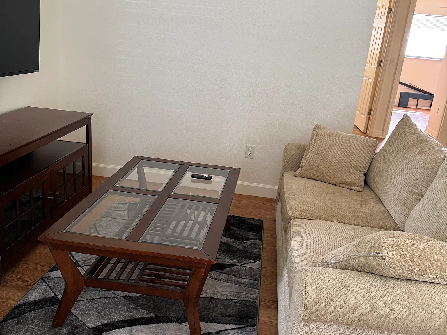2 bed, 950 sqft, $2,700 — Photo 3