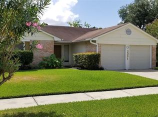 2331 Colonial Ridge Dr, Friendswood, TX 77546