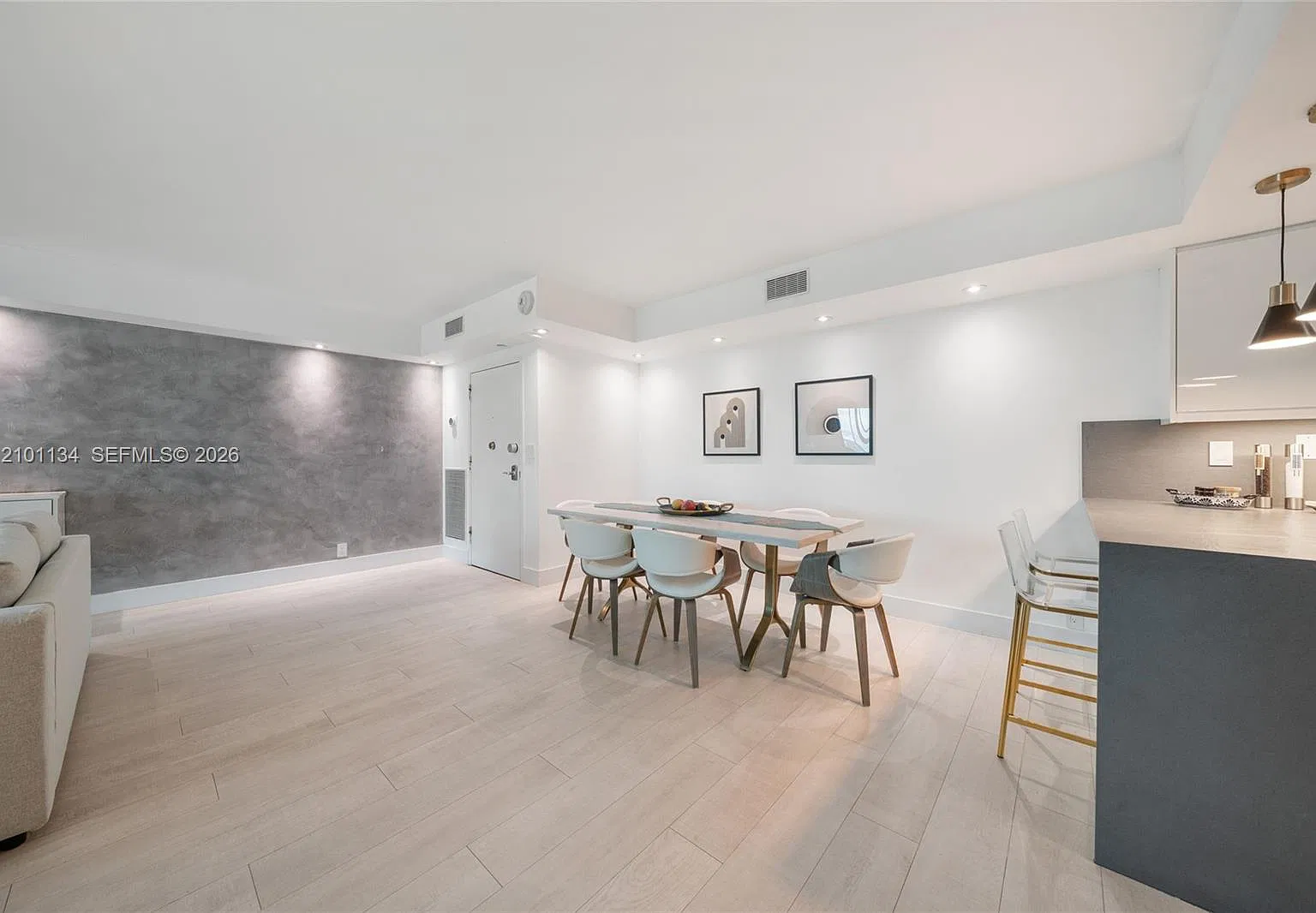 1111 Crandon Blvd — Photo 4