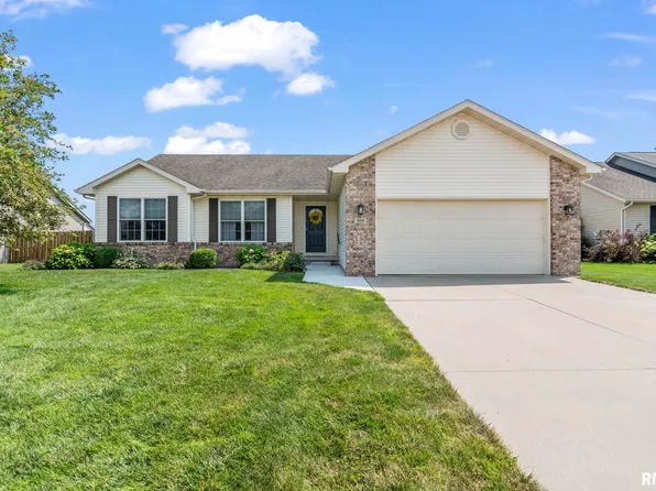 308 Garvey Ln, Chatham, IL 62629
