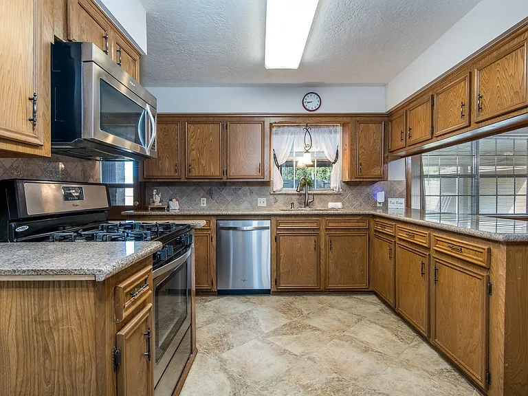 1830 Baker Dr — Photo 5