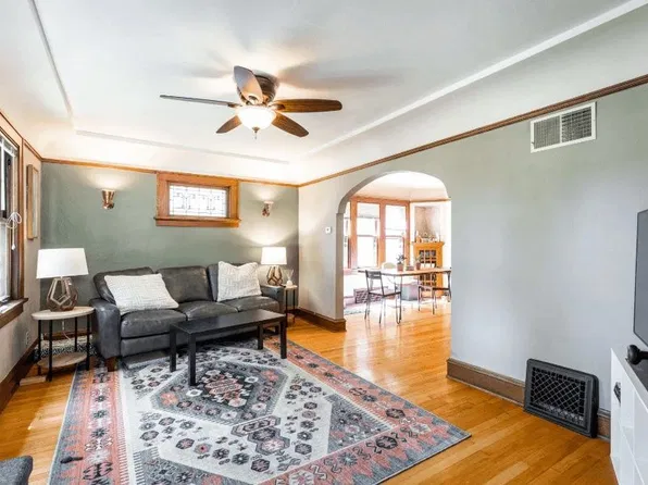 3215 S New York Ave, Milwaukee, WI 53207
