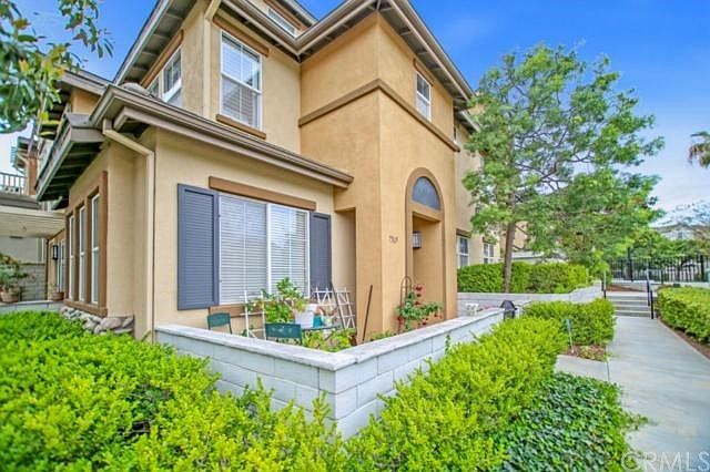 Corner unit with room for outdoor dining