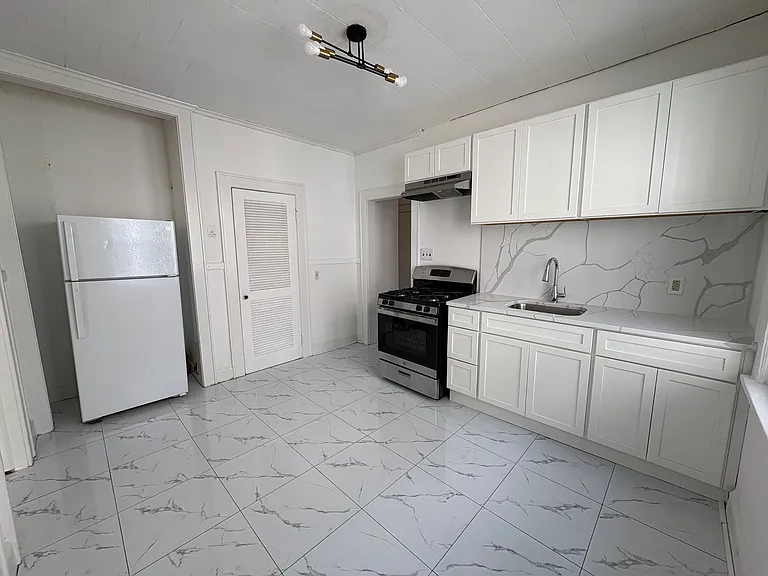 105 N 15th St #1R — Photo 3