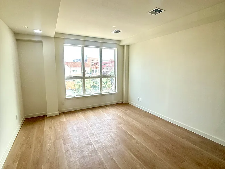 3144 Emmons Ave #3 — Photo 10
