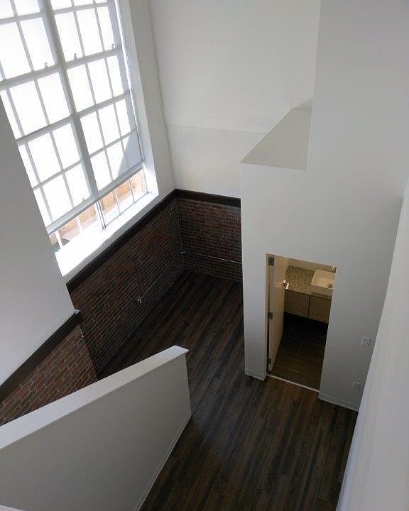 1st image of 1936 Summit St #D201