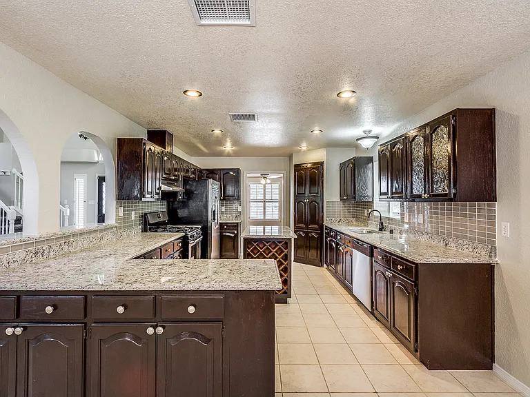 6104 La Posta Dr — Photo 9