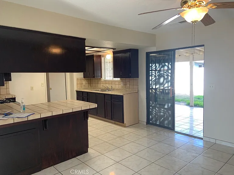 922 E Elm Ave — Photo 11