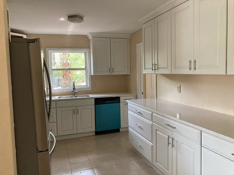 3195 Irving St — Photo 6