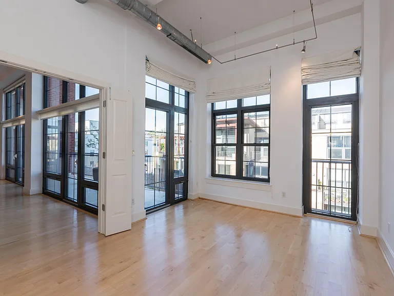 2328 Champlain St NW — Photo 18
