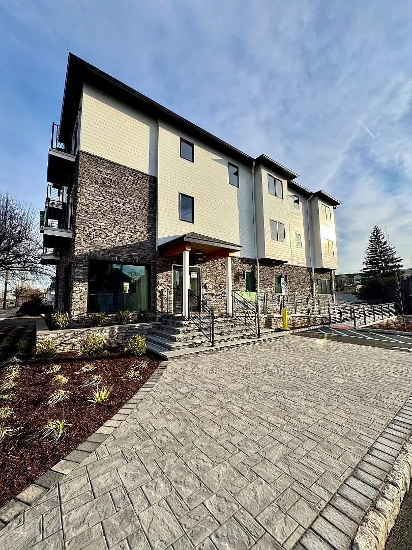 85 W High St - 3R — Photo 4