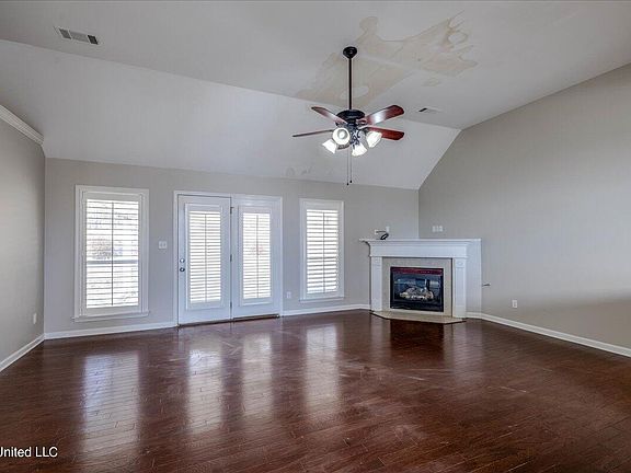 3rd image of 10100 Cypress Lake Dr