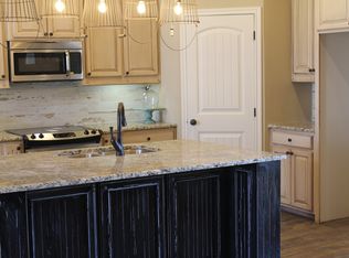 1009 Queen Elizabeth, McGregor, TX 76657