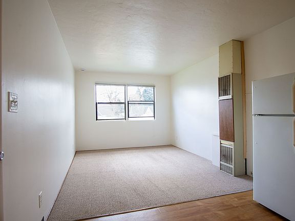 4th image of 5802 SE Belmont St APT 10