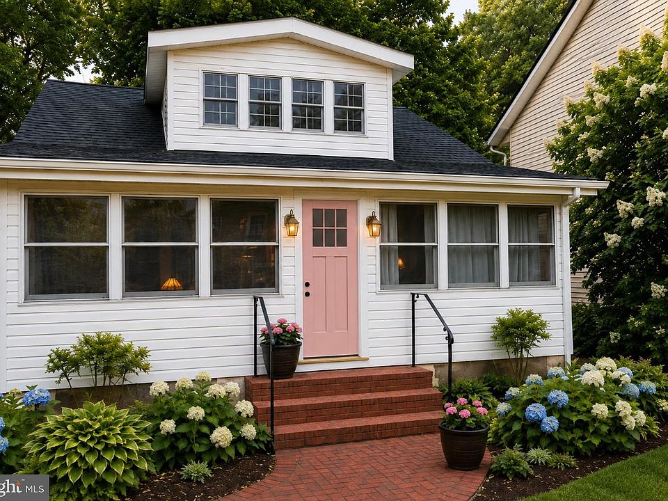 1st image of 206 Linden Ave