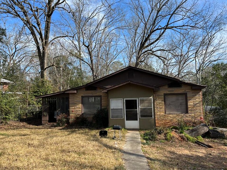2nd image of 405 Forest Rd