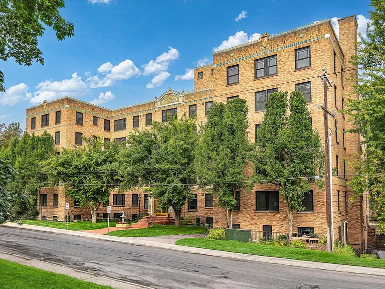 Roosevelt Apartments — Photo 18