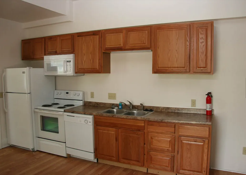 3 bed, 1000 sqft, $2,250 — Photo 2