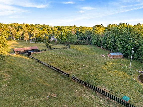 5th image of 2031 Maple Ln