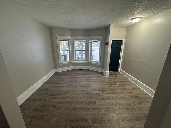 2nd image of 3906 Woburn Ave