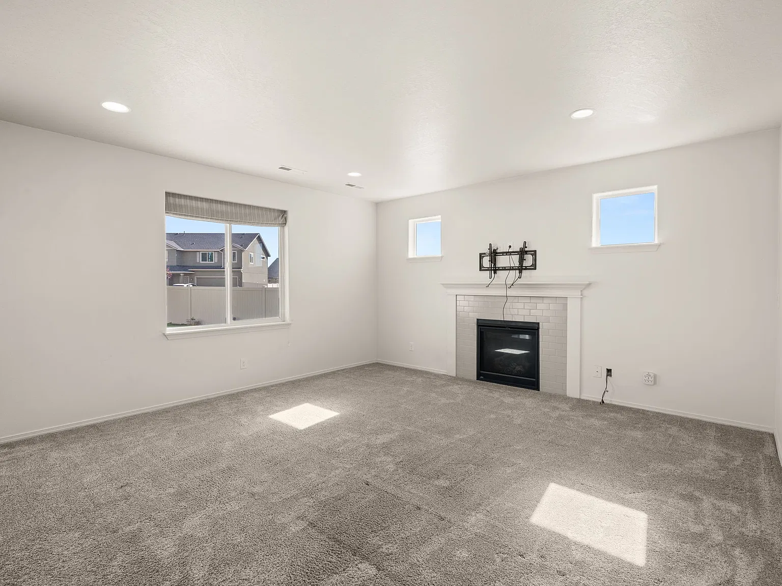 4 bed, 2.5 bath, 894 sqft, $2,495 — Photo 4