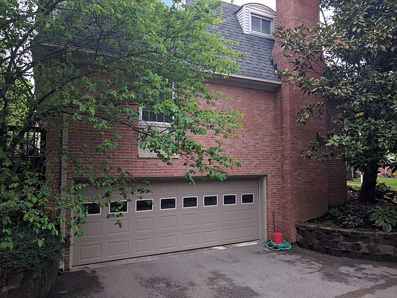 3rd image of 814 Glendover Cv