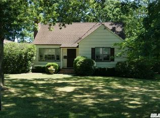 1331 Pine Dr, Bay Shore, NY 11706