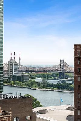 4th image of 320 E 42nd St APT 2103