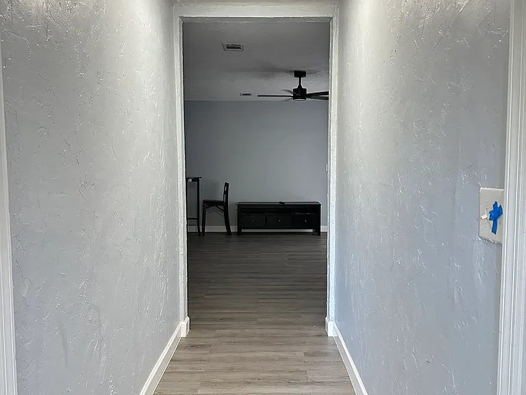 806 NE 7th St — Photo 3