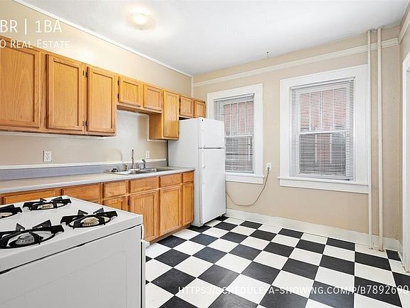3rd image of 975 N Washington St APT 8