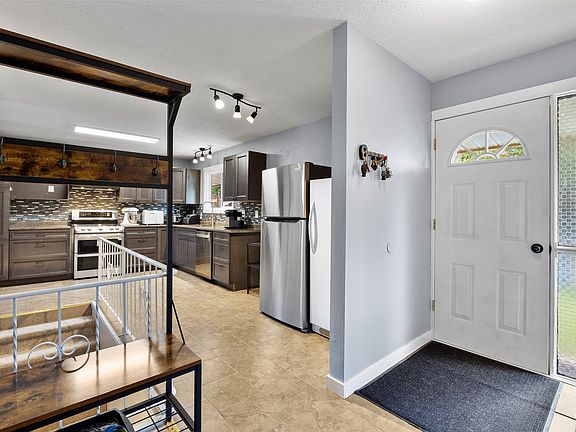 3rd image of 1223 Highridge Dr
