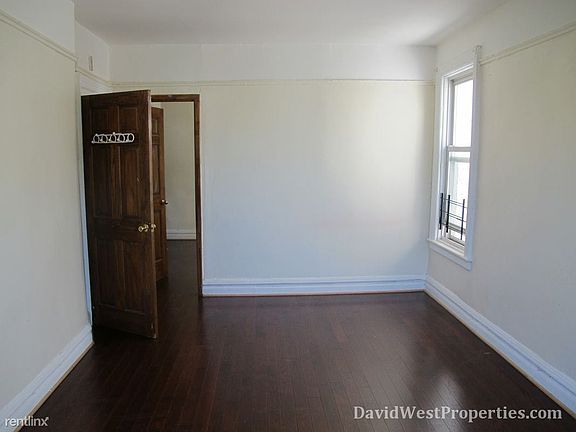 908 Ave C Apt 2 pic 4 (1)