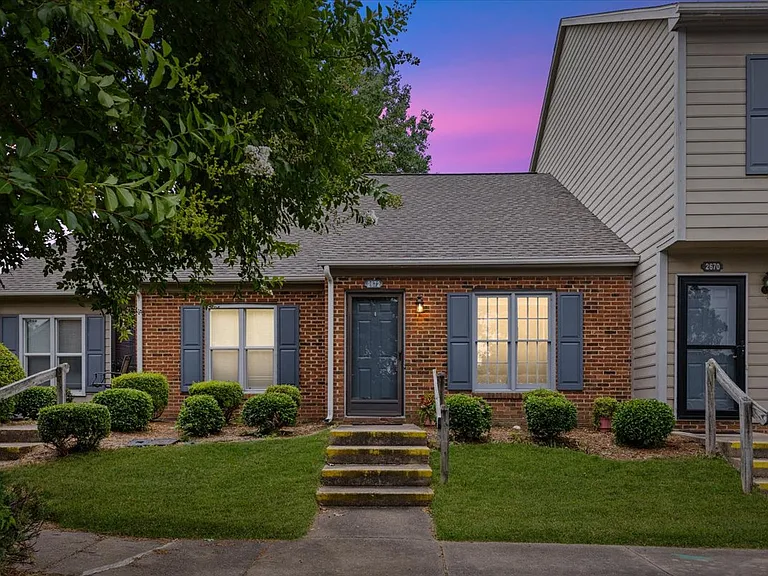 2672 Hitchcock Dr — Photo 1