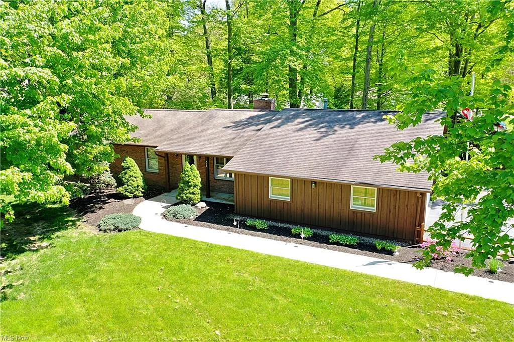 348 Old Oak Dr photo 1