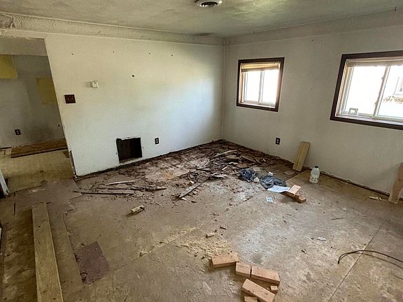 4th image of 3198 Glendale Dr