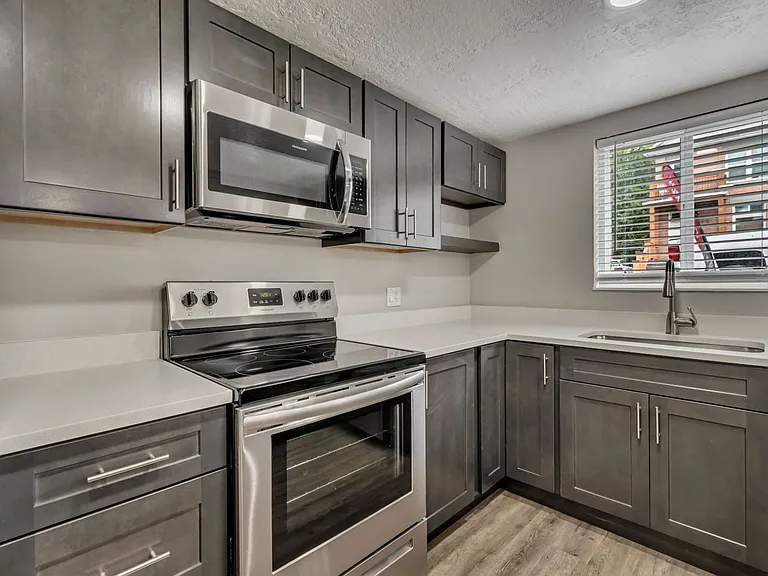 1260 E Alameda Ave — Photo 11