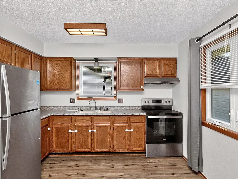 1614 NW Applewood St — Photo 11