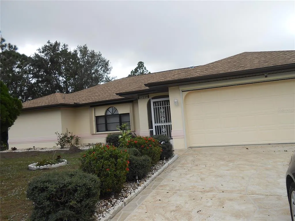 3 bed, 2.0 bath, 1879 sqft, $2,500 — Photo 1